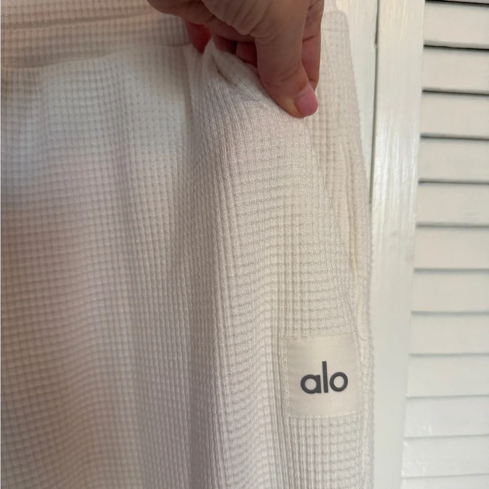 Alo Waffle Weekend Escape Joggers - Picture 5 of 7